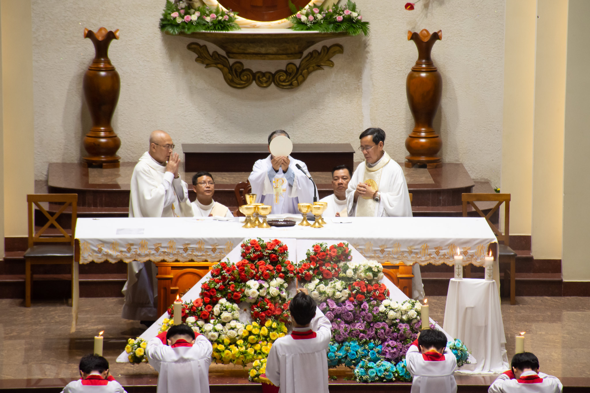 Mừng Kỷ Niệm 6 Năm Cung Hiến Thánh Đường Giáo Xứ An Phú Và Mừng Kỷ Niệm 50 Năm Dòng Thánh Thể Thành Lập Tại Việt Nam