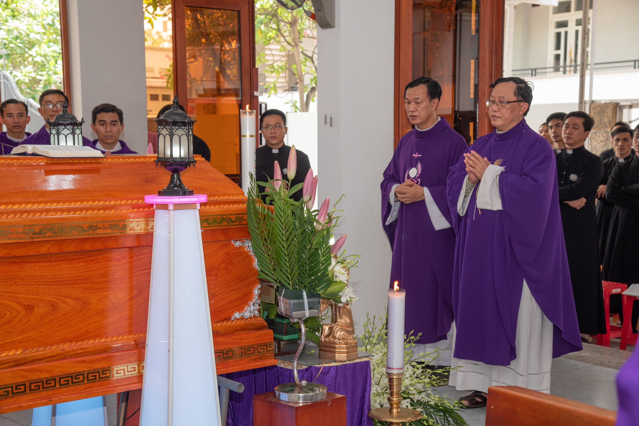 Lễ An Táng Ông Phanxicô Savie Nguyễn Văn Roãn là Cộng tác viên Dòng Thánh Thể Việt Nam