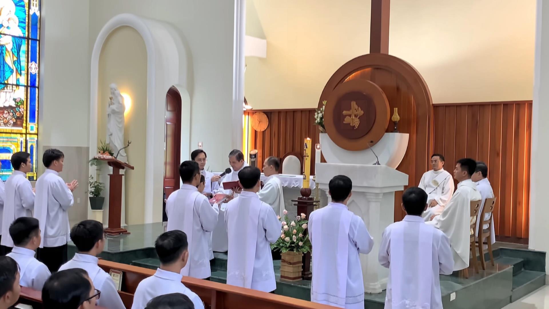 Tỉnh Dòng Thánh Thể Việt Nam Mừng Lễ Đức Mẹ Thánh Thể